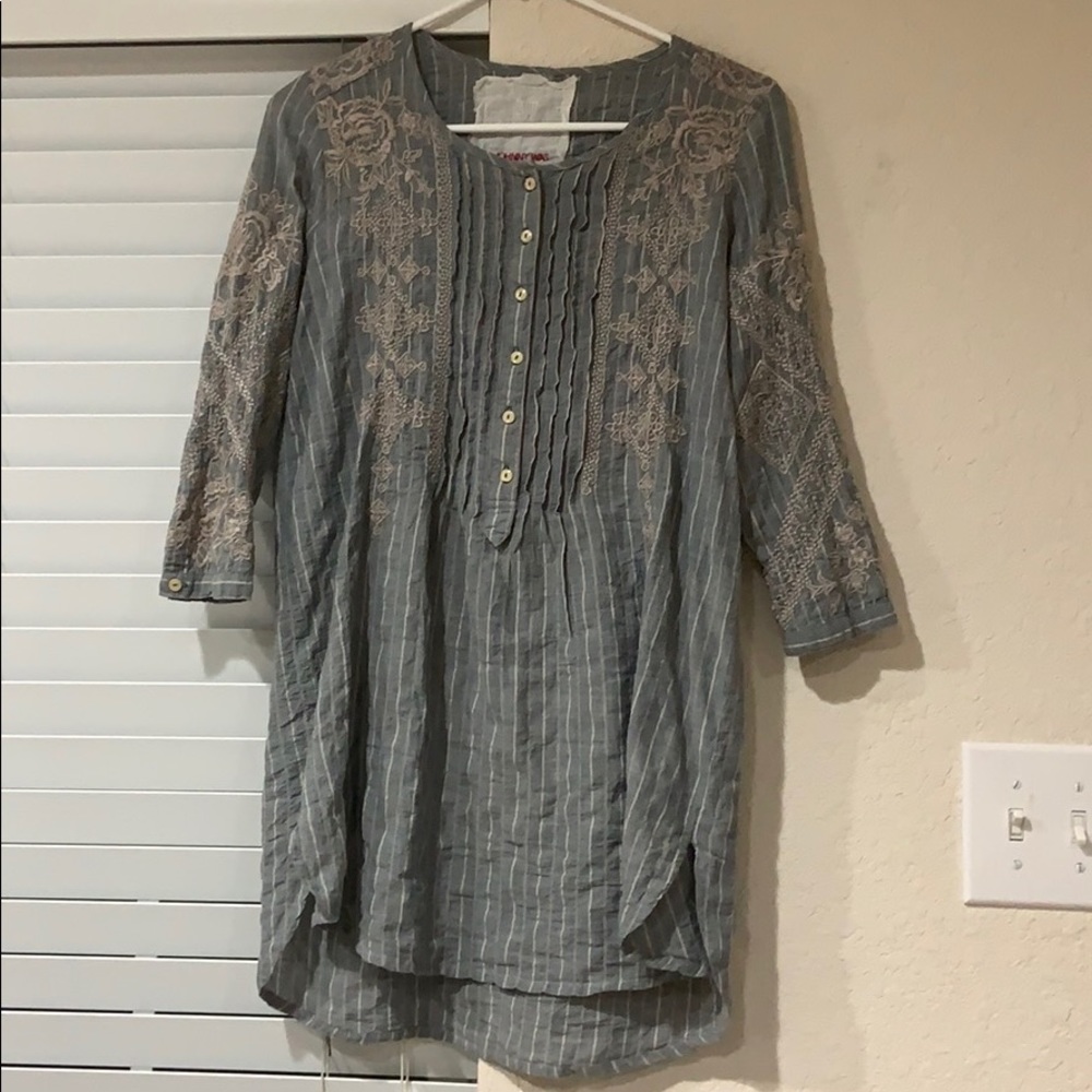 Johnny was tunic